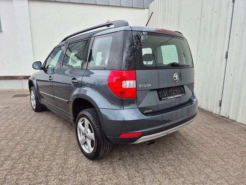 Gebraucht Skoda Yeti Active 105 PS (77 kW) 2015 Grau SUV