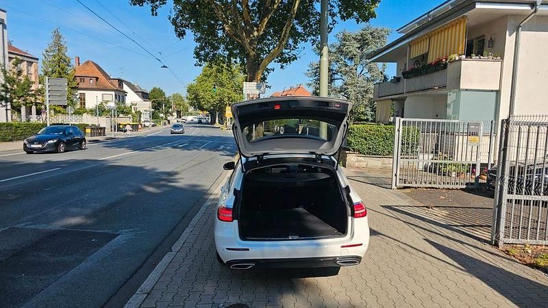 Gebraucht Mercedes E220 194 PS (142 kW) 2018 Weiß Kombi