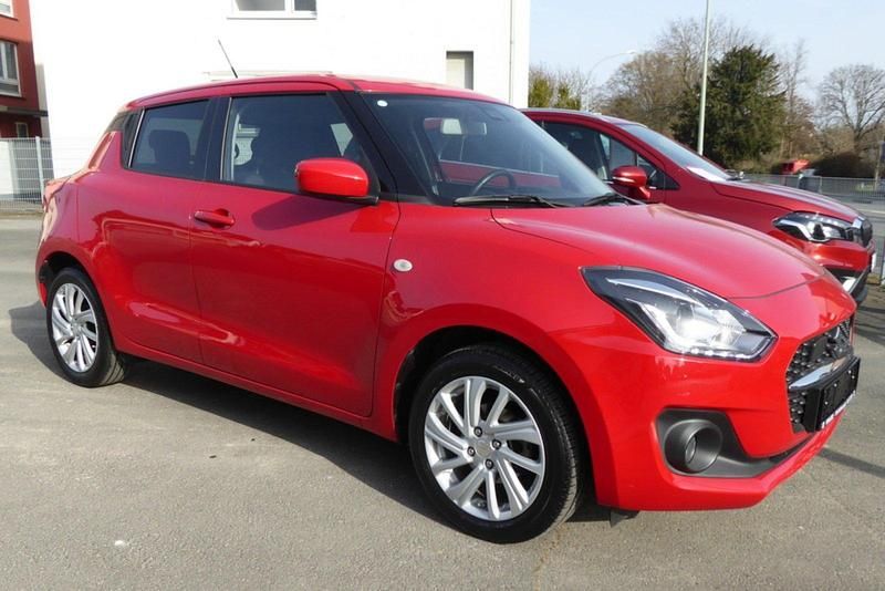 Gebraucht Suzuki Swift Comfort 83 PS (61 kW) 2023 Rot Kleinwagen