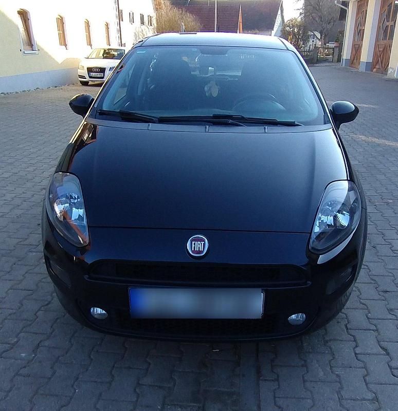 Gebraucht Fiat Punto 70 PS (51 kW) 2015 Schwarz Kleinwagen