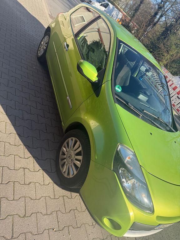Usata Renault Clio II Expression 68 CV (50 kW) 2009 Verde Berlina