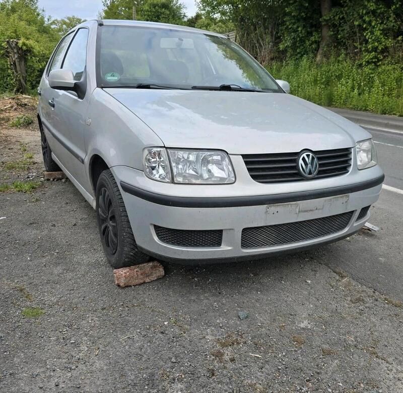 Silber Gebraucht 2000 VW Polo Kleinwagen | 1.000 € (Fairer Preis) - Bild 1/4