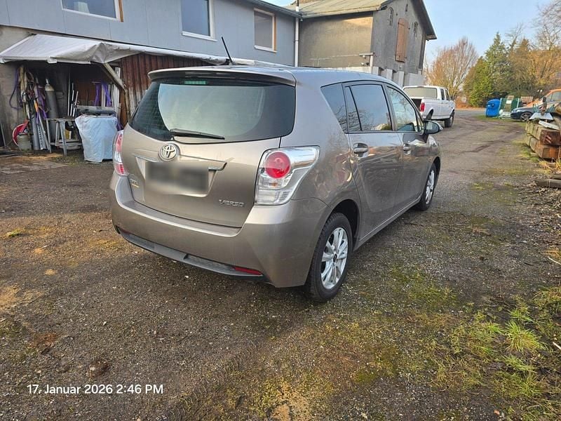 Gebraucht Toyota Verso Edition 111 PS (81 kW) 2015 Grau Van / Kleinbus