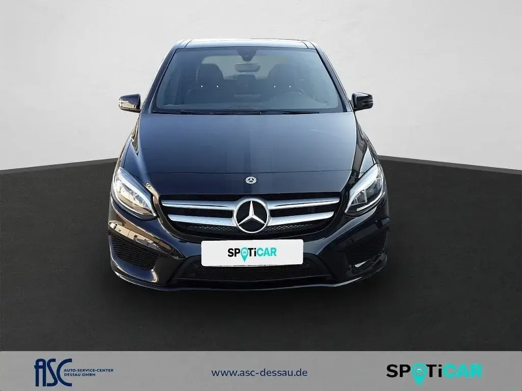 Gebraucht Mercedes B180 AMG line 122 PS (89 kW) 2018 Kosmosschwarz  metalliclack Kleinwagen