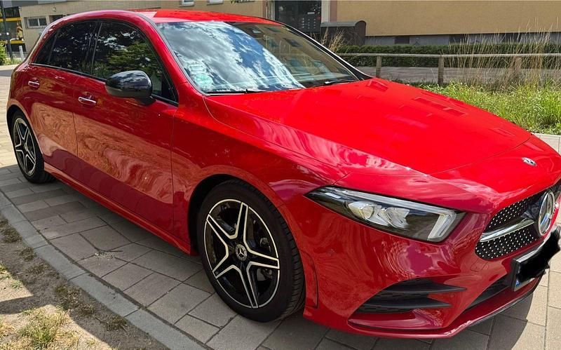 Gebraucht Mercedes A180 116 PS (85 kW) 2018 Rot Limousine