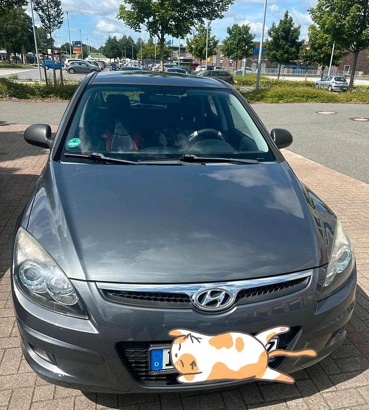 Grau Gebraucht 2008 Hyundai i30 Kleinwagen | 4.500 € - Bild 1/4