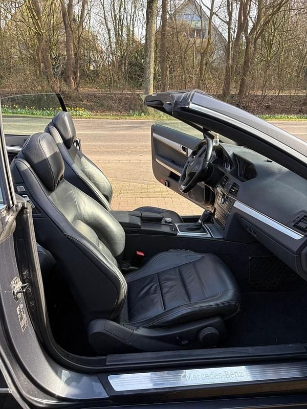 Gebraucht Mercedes E220 170 PS (125 kW) 2011 Grau Cabrio