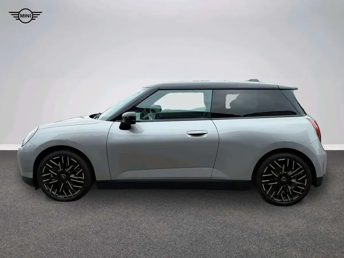 Gebraucht Mini Cooper SE Favoured 160 kW (218 PS) 2025 Grau Kleinwagen