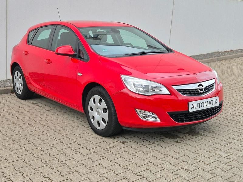 Gebraucht Opel Astra Selection 116 PS (85 kW) 2010 Rot Limousine