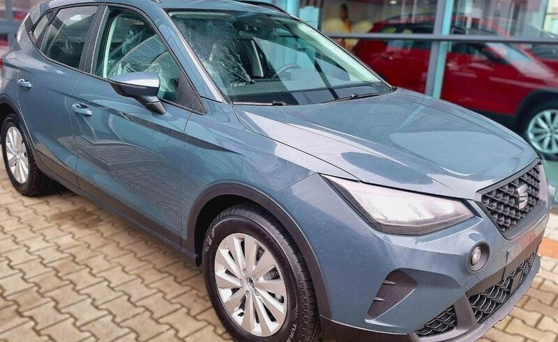 Fjordblau Neu 2025 Seat Arona Style SUV | 19.995 € - Bild 1/4