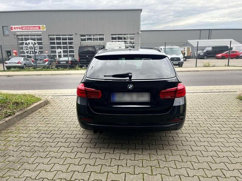Gebraucht BMW 320 190 PS (139 kW) 2019 Schwarz Kombi