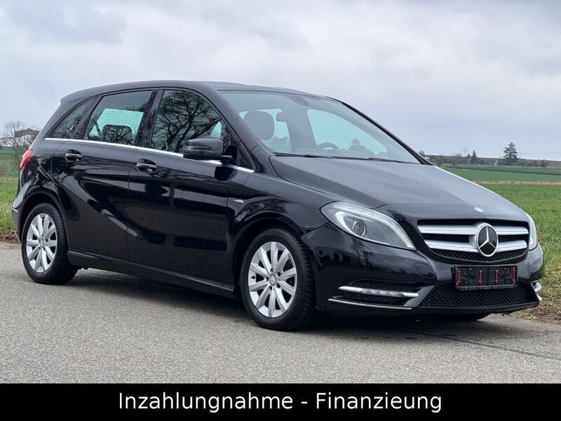 Schwarz Gebraucht 2012 Mercedes B200 Edition 1 Van / Kleinbus | 6.500 € (Fairer Preis) - Bild 1/4