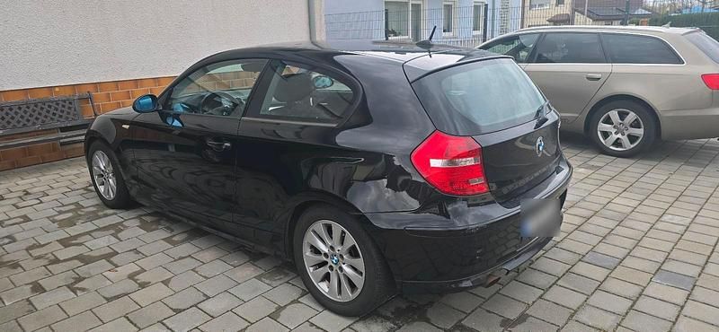 Gebraucht BMW 118 143 PS (105 kW) 2007 Schwarz Kleinwagen