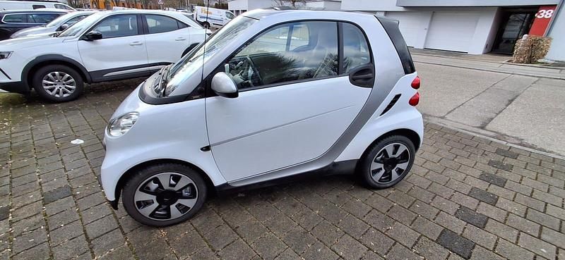 Gebraucht Smart ForTwo Coupé 70 PS (51 kW) 2012 Weiß Coupé