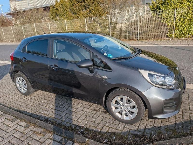 Gebraucht Kia Rio Edition 7 84 PS (61 kW) 2017 Grau Limousine