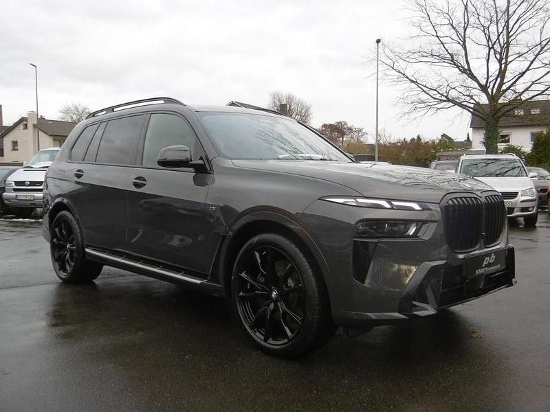 Gebraucht BMW X7 M Sport 352 PS (258 kW) 2024 Dravitgrau metallic SUV