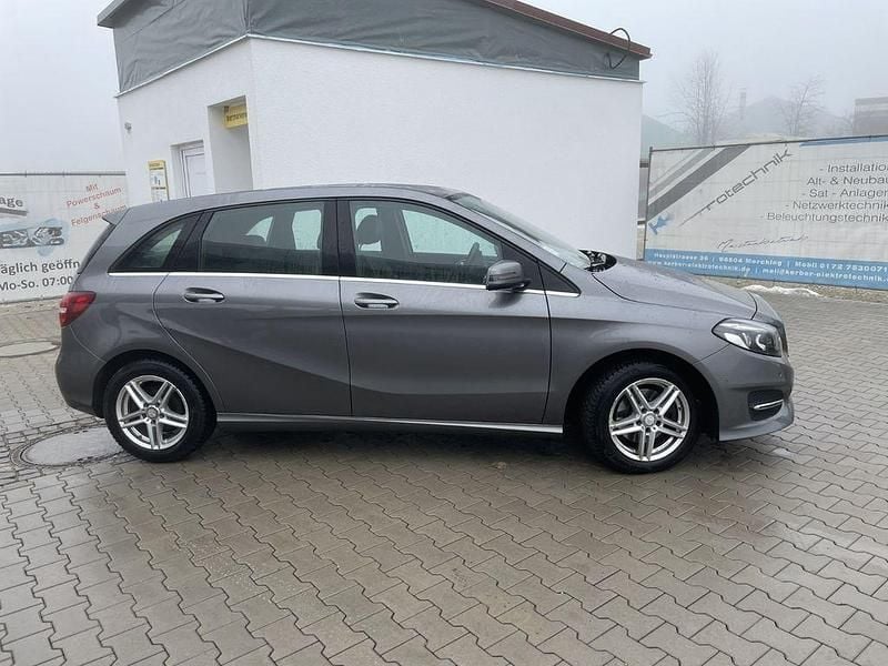 Gebraucht Mercedes B200 Urban 136 PS (100 kW) 2015 Grau Van / Kleinbus