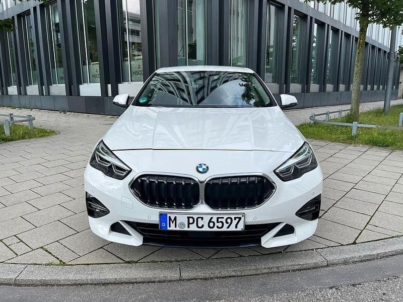 Weiß Gebraucht 2022 BMW 218 M Sport Coupé | 25.900 € (Guter Preis) - Bild 1/4