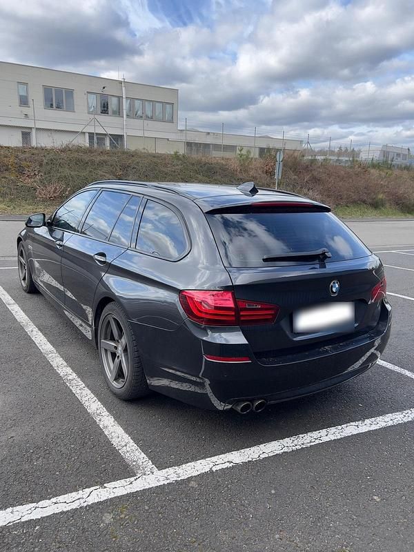 Gebraucht BMW 530 280 PS (205 kW) 2015 Grau Kombi