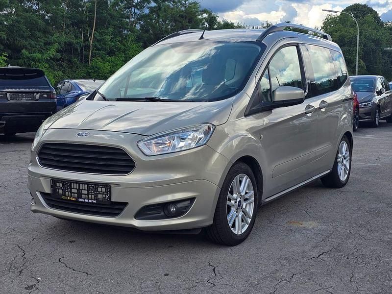 Grau Gebraucht 2015 Ford Tourneo Courier Titanium Van / Kleinbus | 5.999 € (Fairer Preis) - Bild 1/4