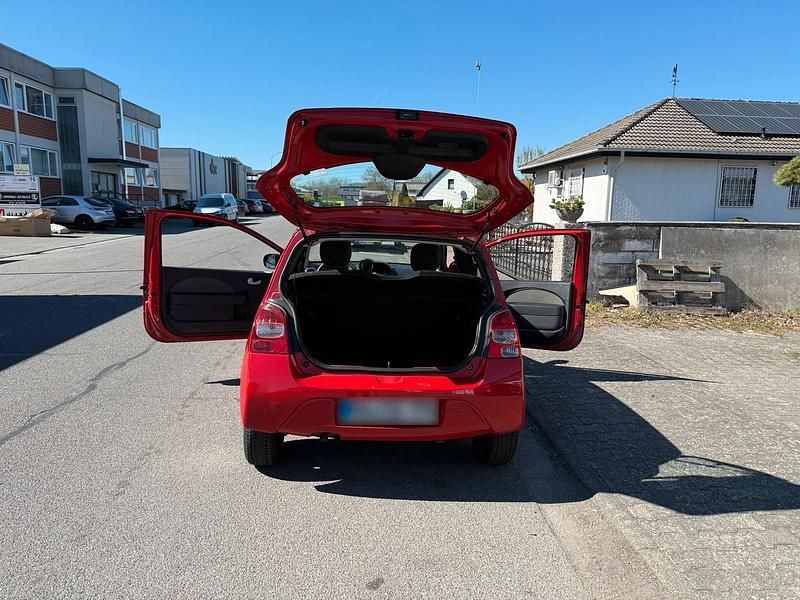 Gebraucht Renault Twingo 65 PS (47 kW) 2011 Rot Kleinwagen