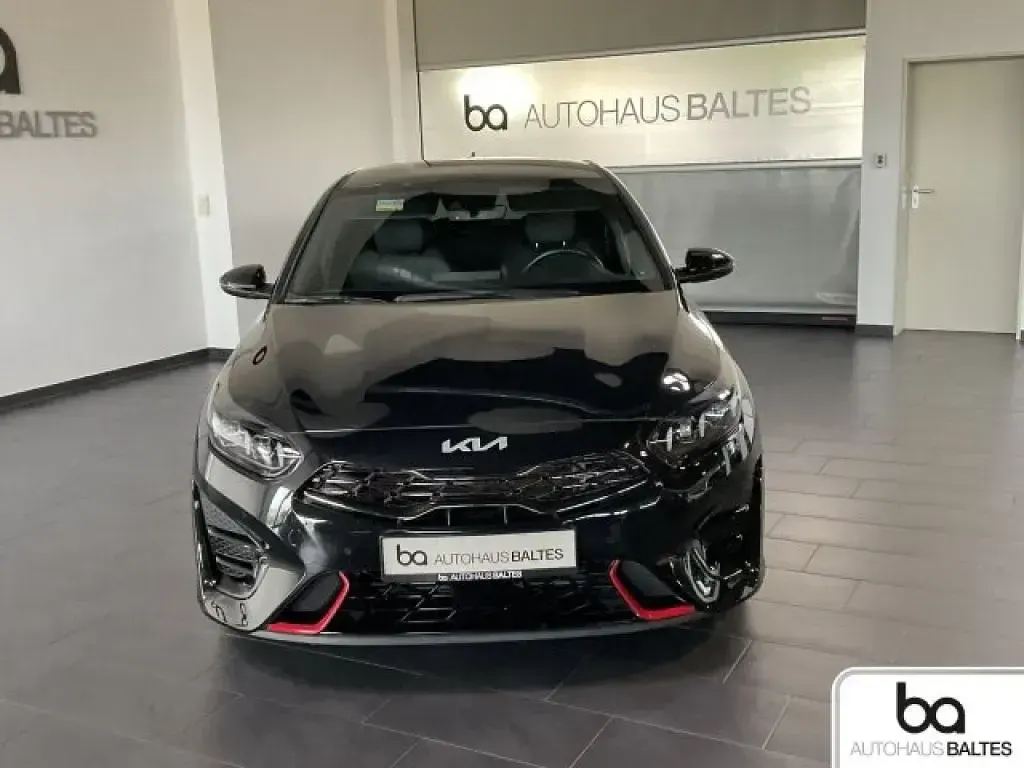 Gebraucht Kia Ceed 204 PS (150 kW) 2023 Zilinaschwarzmet. (metallic) Kleinwagen