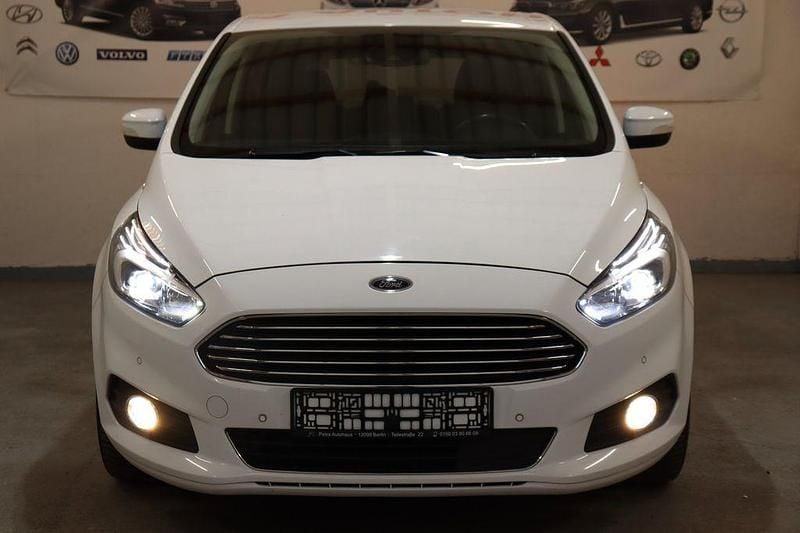 Gebraucht Ford S-MAX Titanium 190 PS (139 kW) 2019 Weiß Van / Kleinbus