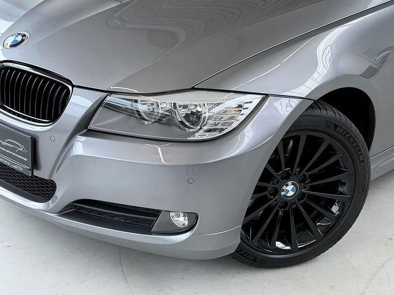 Gebraucht BMW 320 Sport Line 177 PS (130 kW) 2009 Grau Kombi