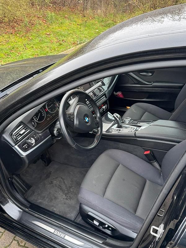 Schwarz Gebraucht 2015 BMW 525 Limousine | 16.500 € (Fairer Preis) - Bild 1/4