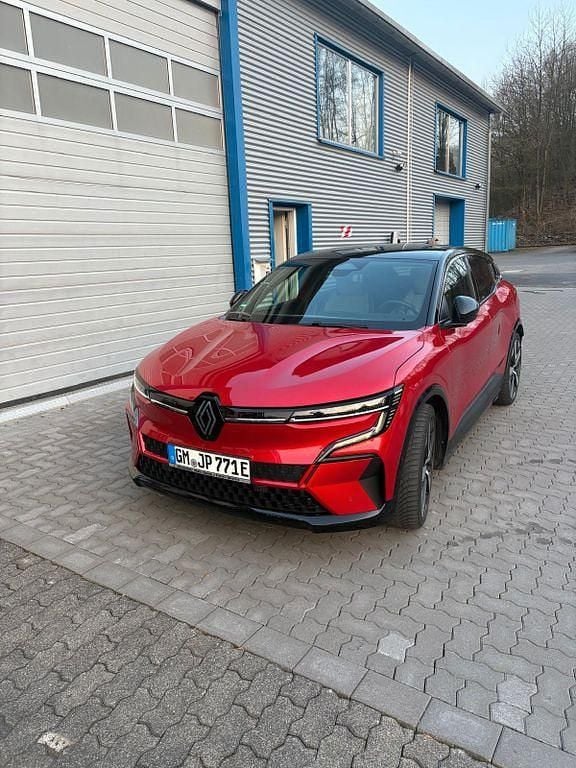 Gebraucht Renault Megane E-Tech Komfort 160 kW (218 PS) 2022 Rot Limousine