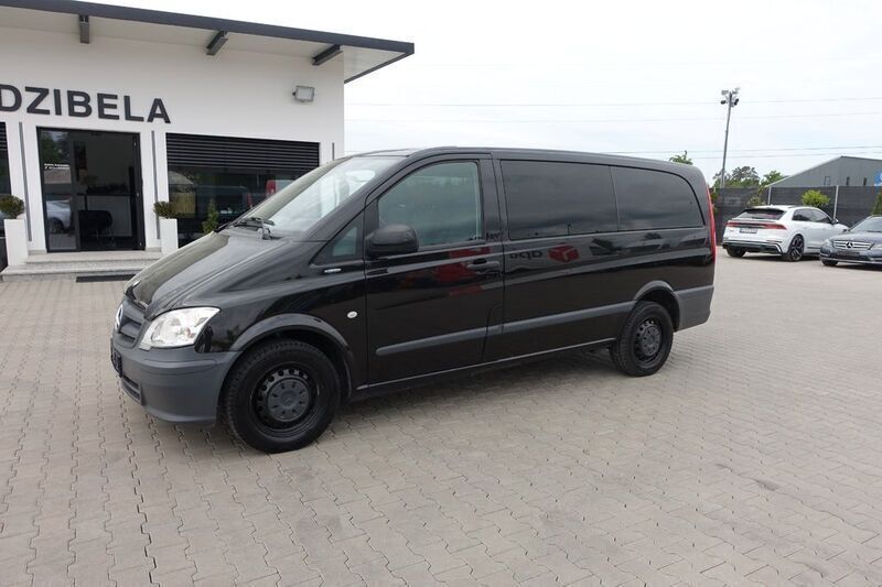 Obsidianschwarz metallic Gebraucht 2014 Mercedes Vito Van / Kleinbus | 12.300 € (Etwas zu teuer) - Bild 1/4