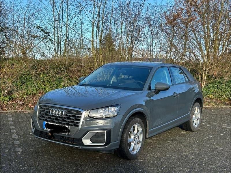 Grau Gebraucht 2018 Audi Q2 Sport SUV | 14.999 € (Guter Preis) - Bild 1/4
