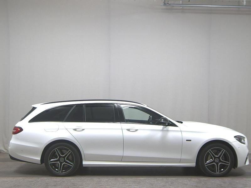 Weiss Gebraucht 2020 Mercedes E300 AMG line Kombi | 27.980 € (Guter Preis) - Bild 1/4