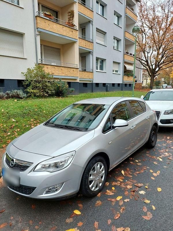 Grau Gebraucht 2012 Opel Astra Limousine | 4.700 € (Superpreis) - Bild 1/4