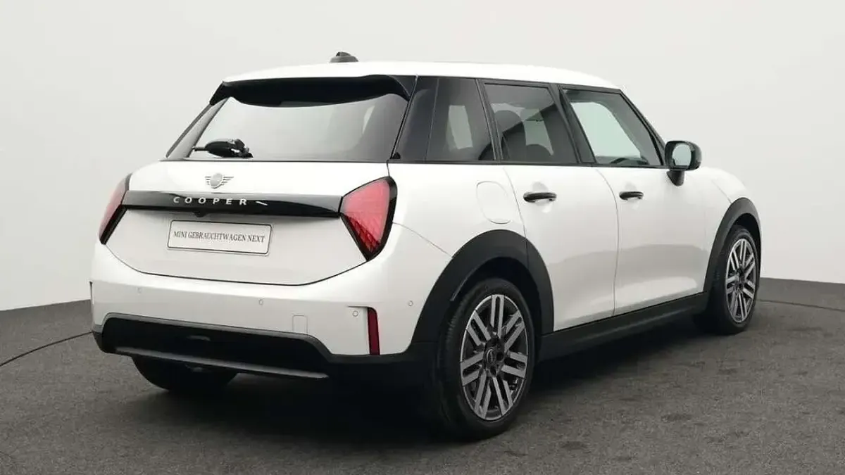 Używany Mini Cooper Classic 114 kW (156 KM) 2025 Biały Hatchback