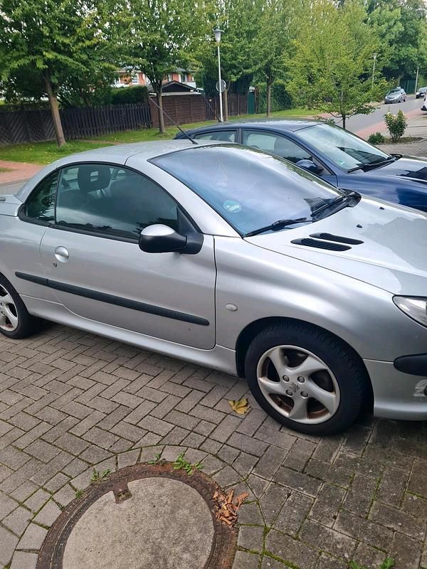 Silber Gebraucht 2002 Peugeot 206 CC Cabrio | 1.200 € (Fairer Preis) - Bild 1/4