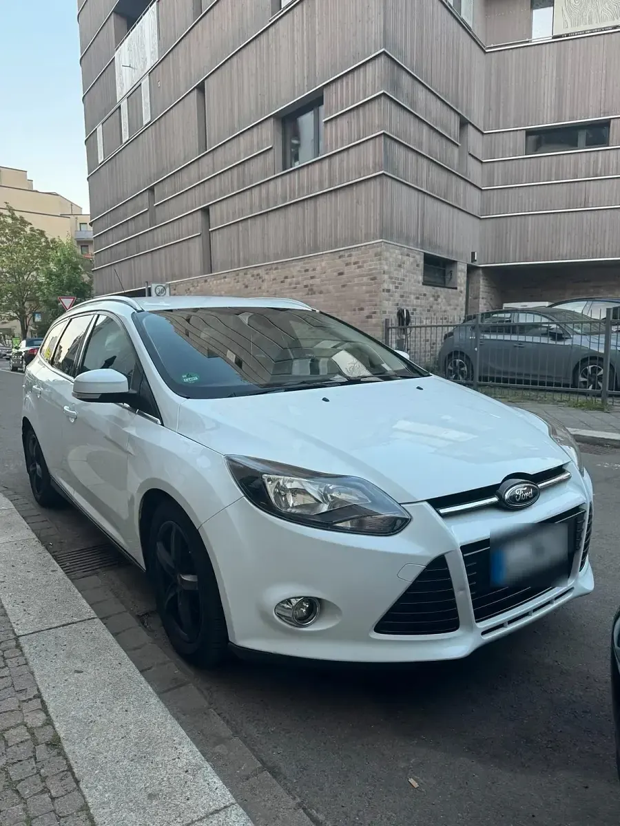 Gebraucht Ford Focus 125 PS (91 kW) 2013 Weiß Kombi