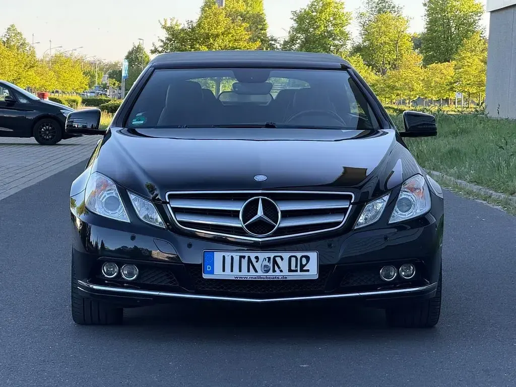 Second-hand Mercedes E250 204 CP (150 kW) 2010 Negru Cabrio