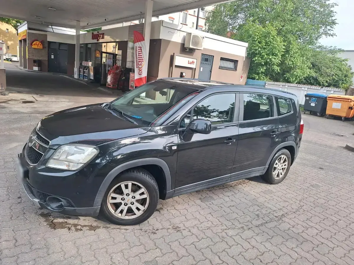 Gebraucht Chevrolet Orlando 163 PS (119 kW) 2011 Schwarz Van / Kleinbus