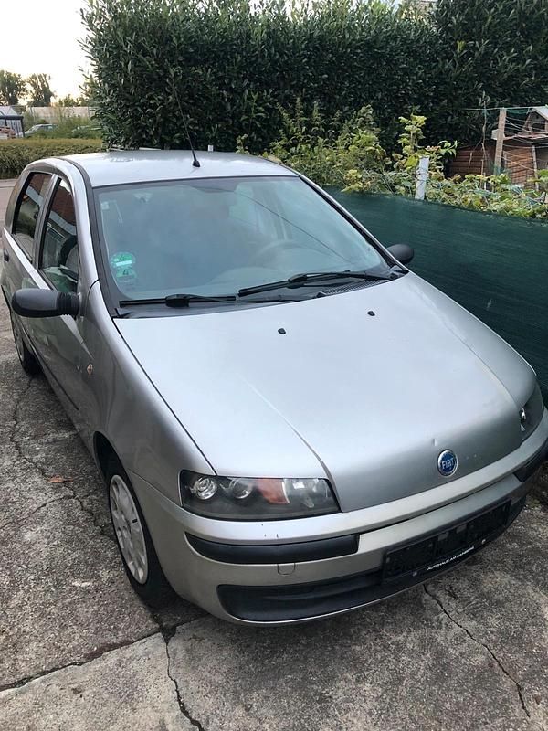 Silber Gebraucht 2000 Fiat Punto Kleinwagen | 550 € (Fairer Preis) - Bild 1/4