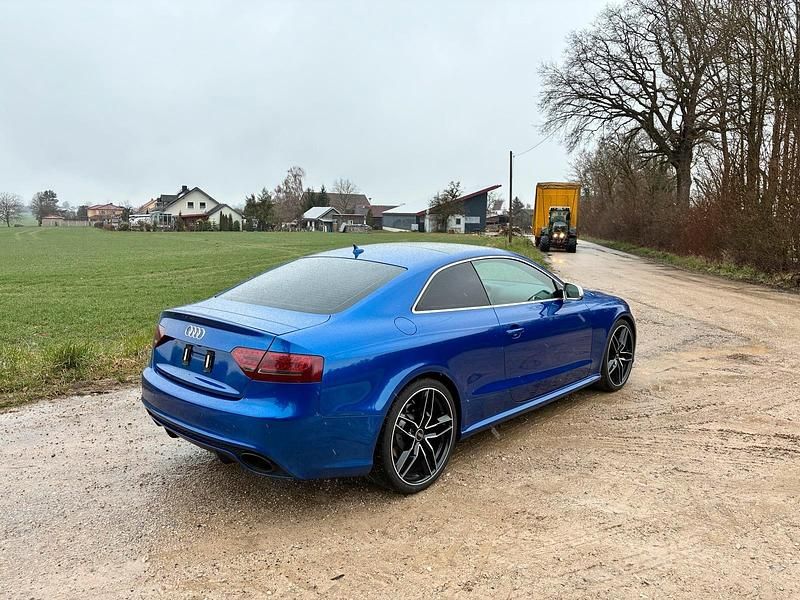 Second-hand Audi RS5 450 CP (330 kW) 2010 Albastru Coupe