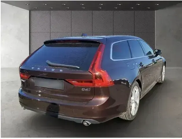 Second-hand Volvo V90 Momentum 190 CP (139 kW) 2019 Maro Break