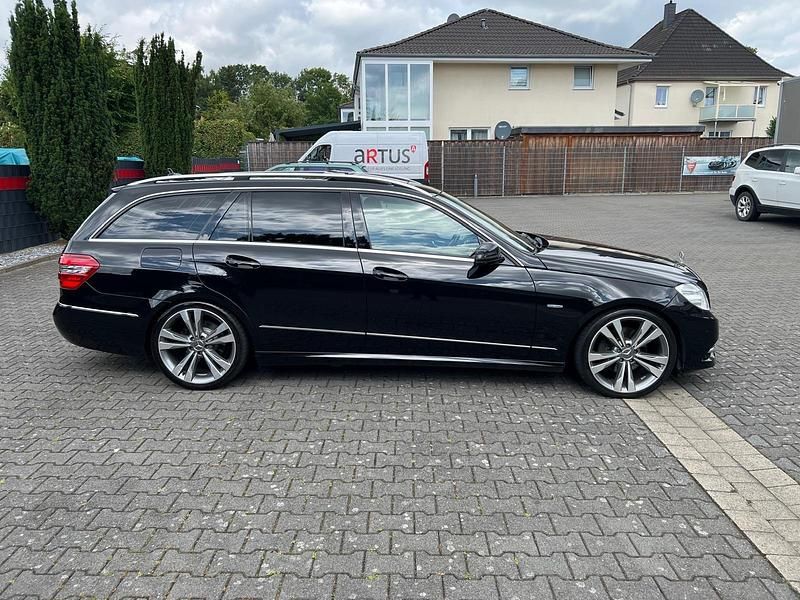 Gebraucht Mercedes E350 Avantgarde 265 PS (194 kW) 2011 Schwarz Kombi
