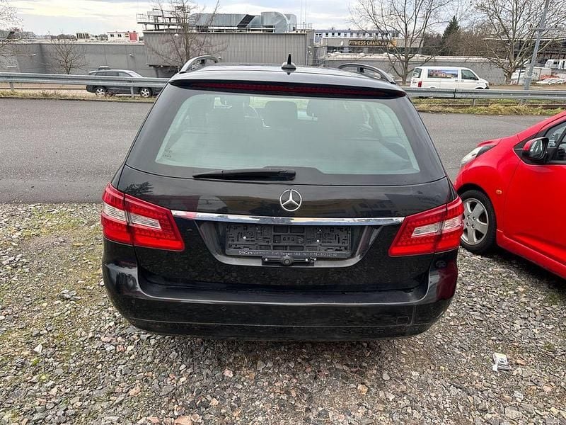 Gebraucht Mercedes E220 170 PS (125 kW) 2010 Schwarz Kombi