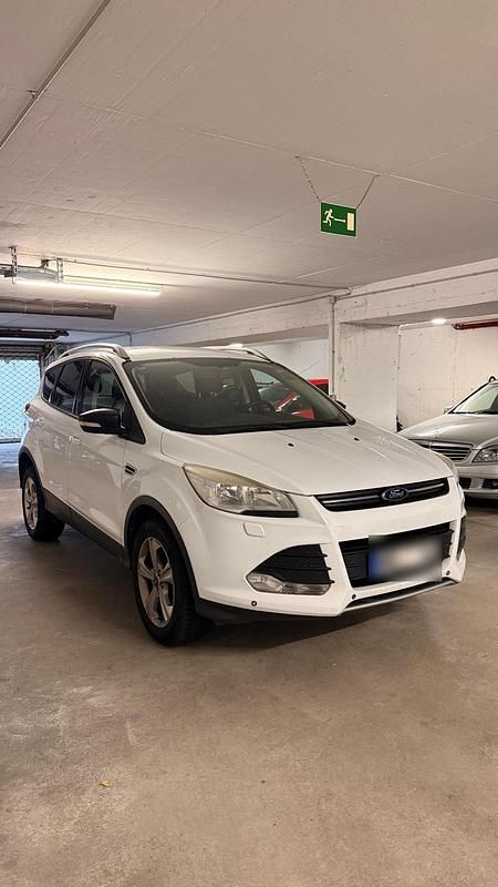 Weiß Gebraucht 2014 Ford Kuga SUV | 6.379 € (Superpreis) - Bild 1/4