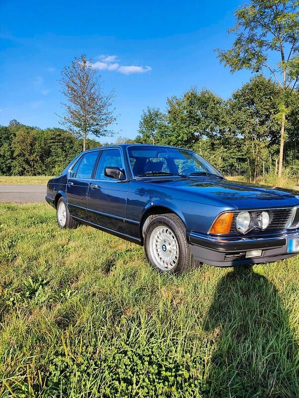 Gebraucht BMW 745 252 PS (185 kW) 1982 Blau Limousine