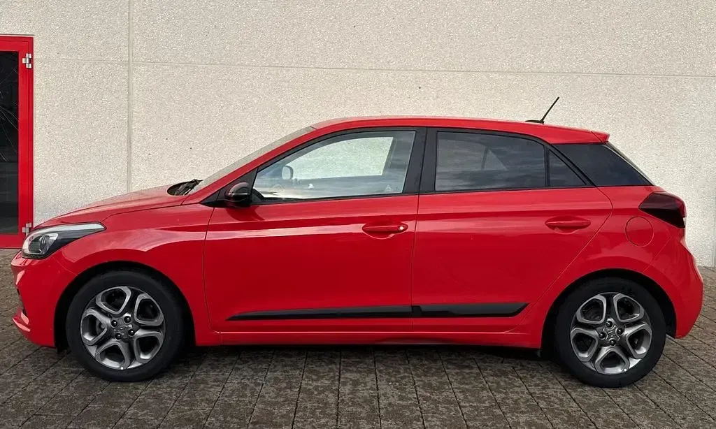 Gebraucht Hyundai i20 Advantage 101 PS (74 kW) 2020 Rot Kleinwagen