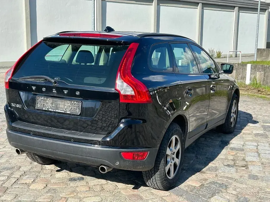 Gebraucht Volvo XC60 Kinetic 163 PS (119 kW) 2012 Schwarz SUV