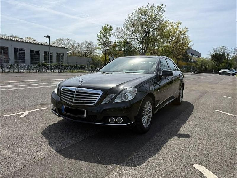 Gebraucht Mercedes E200 Elegance 184 PS (135 kW) 2010 Schwarz Limousine