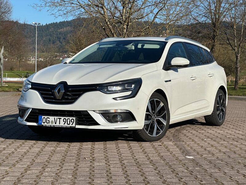 Weiß Gebraucht 2018 Renault Mégane IV Bose Edition Limousine | 14.990 € (Etwas zu teuer) - Bild 1/4